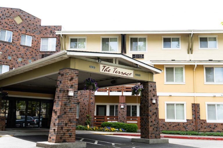 1 Laurelhurst Village Entrance
